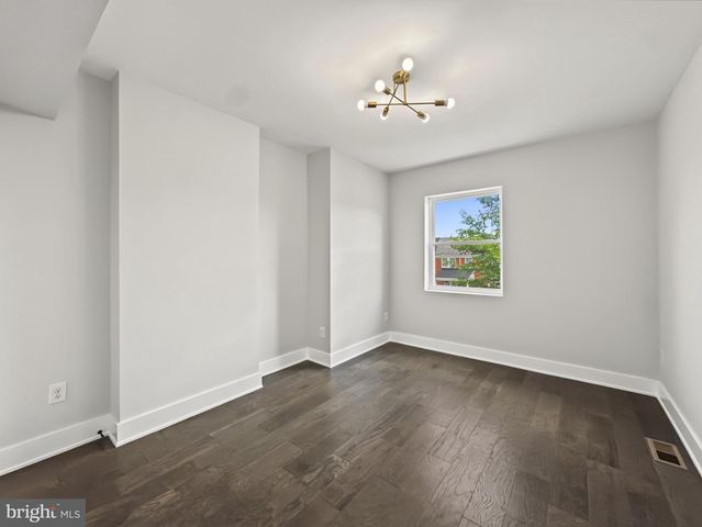 834 N WOODINGTON, Baltimore, MD 21229