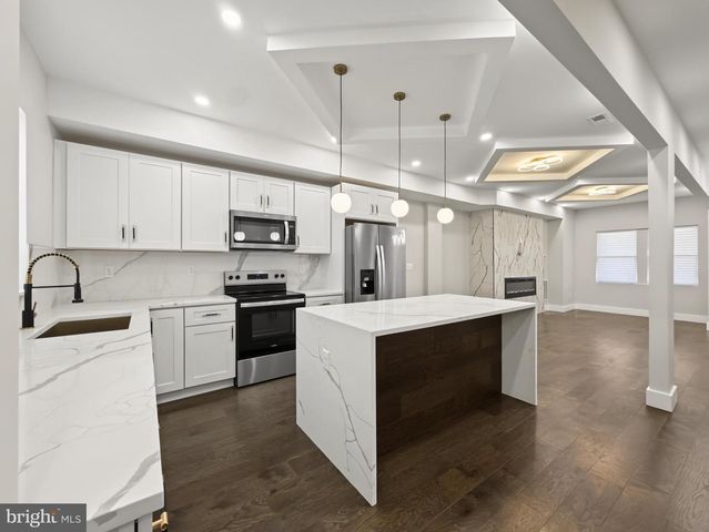 834 N WOODINGTON, Baltimore, MD 21229