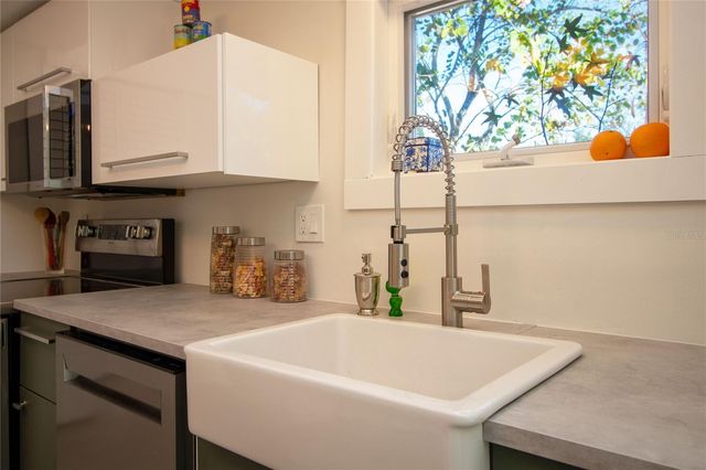 6515 30TH STREET N, St Petersburg, FL 33702