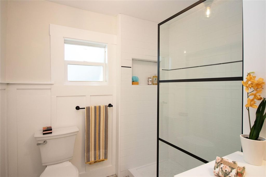 Image 19 of property listing at 6515 30TH STREET N, St Petersburg, FL 33702