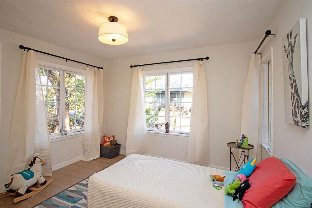 Image 20 of property listing at 6515 30TH STREET N, St Petersburg, FL 33702