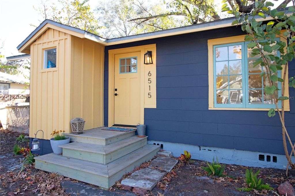 Image 3 of property listing at 6515 30TH STREET N, St Petersburg, FL 33702