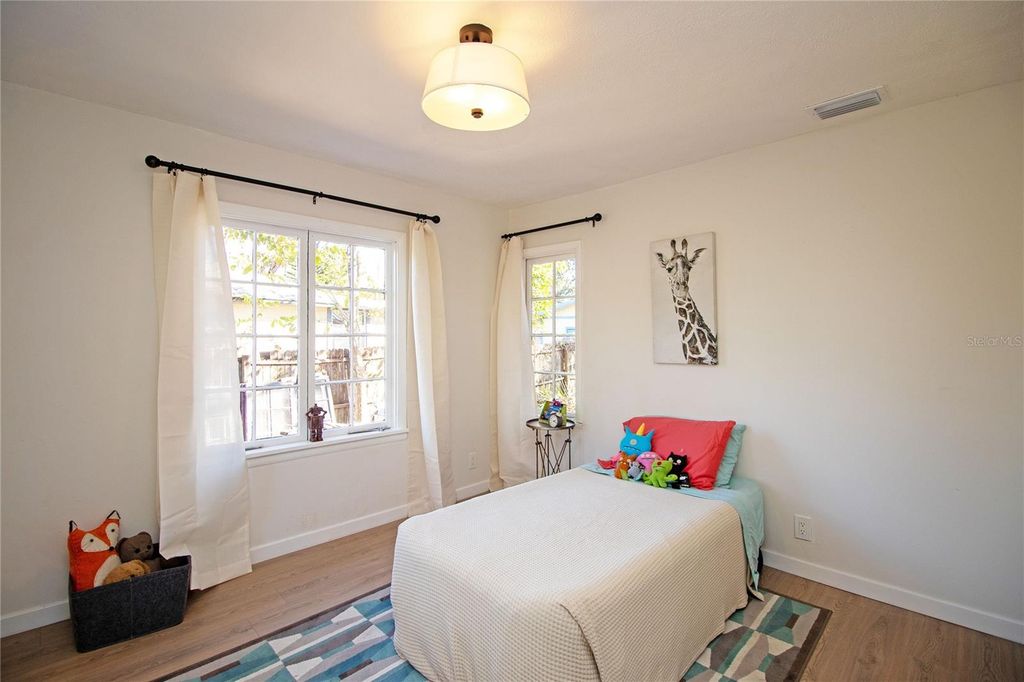 Image 21 of property listing at 6515 30TH STREET N, St Petersburg, FL 33702