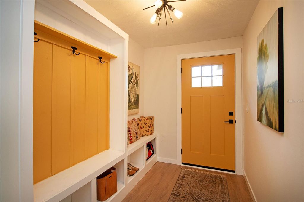 Image 5 of property listing at 6515 30TH STREET N, St Petersburg, FL 33702