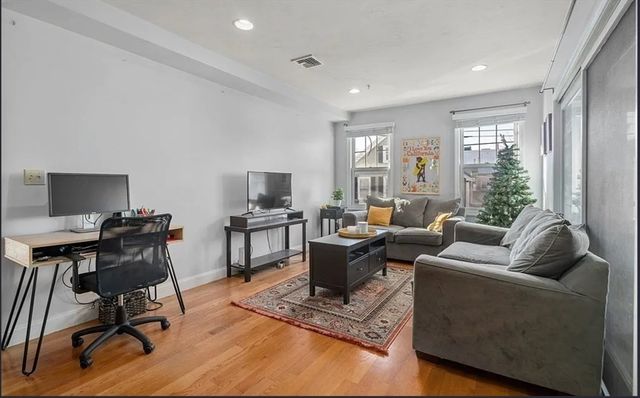 150 W 9th 2, Boston, MA 02127