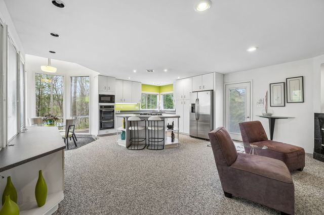 558 Chesterfield Dr, Clarksville, TN 37043