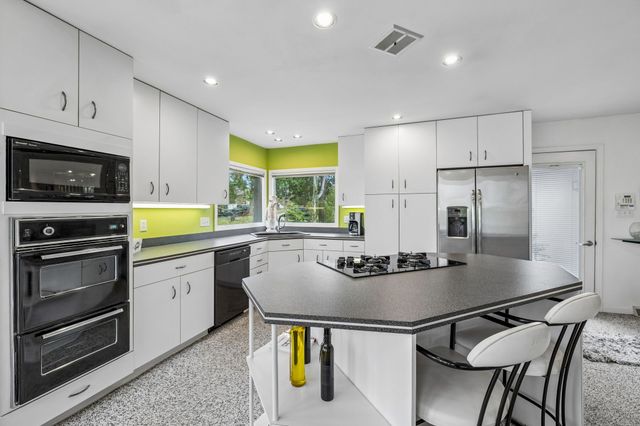 558 Chesterfield Dr, Clarksville, TN 37043