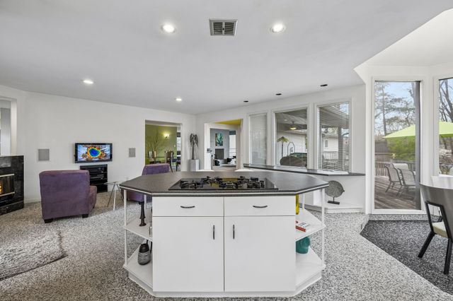 558 Chesterfield Dr, Clarksville, TN 37043