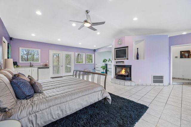 558 Chesterfield Dr, Clarksville, TN 37043