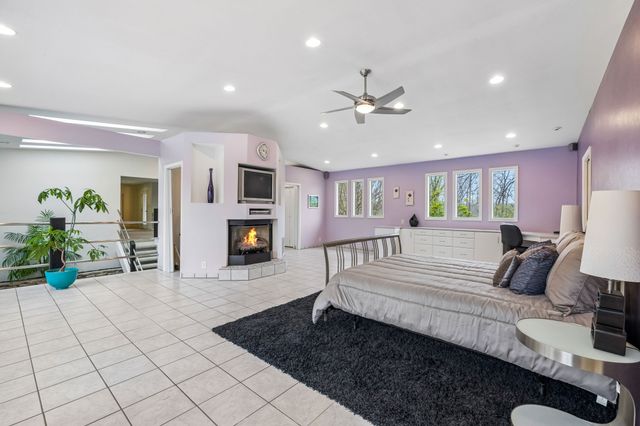 558 Chesterfield Dr, Clarksville, TN 37043