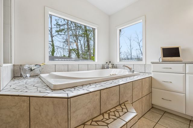 558 Chesterfield Dr, Clarksville, TN 37043