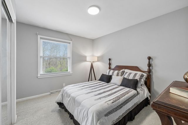 558 Chesterfield Dr, Clarksville, TN 37043