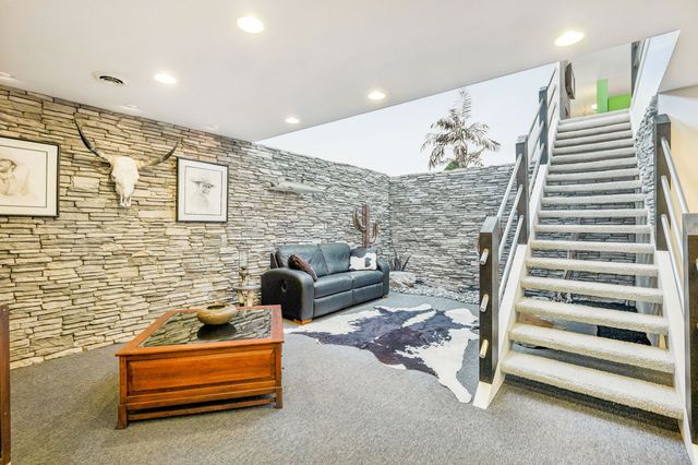 558 Chesterfield Dr, Clarksville, TN 37043