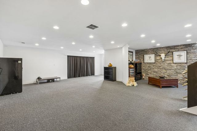 558 Chesterfield Dr, Clarksville, TN 37043