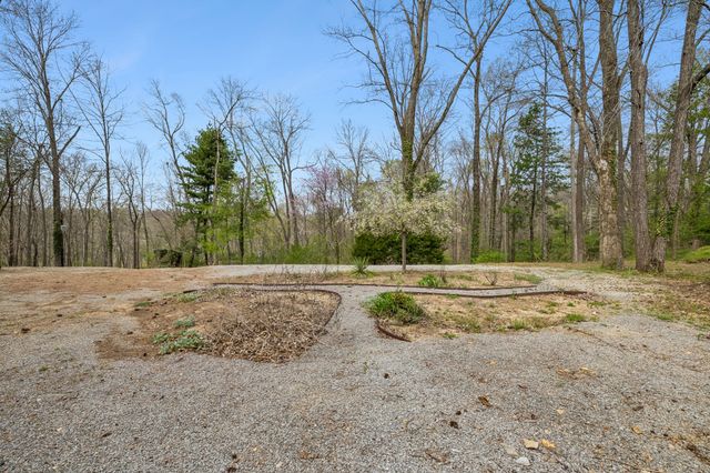 558 Chesterfield Dr, Clarksville, TN 37043