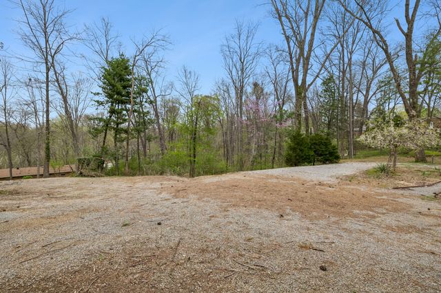 558 Chesterfield Dr, Clarksville, TN 37043