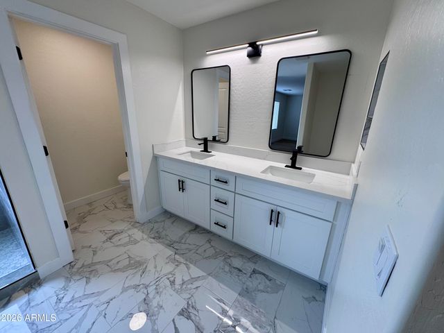 12382 W TURNEY Avenue, Avondale, AZ 85392