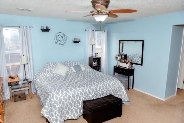 513 9th Street NE, Rio Rancho, NM 87124