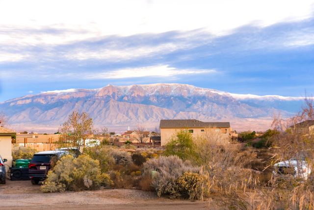 513 9th Street NE, Rio Rancho, NM 87124