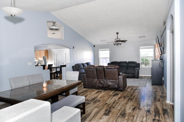 513 9th Street NE, Rio Rancho, NM 87124