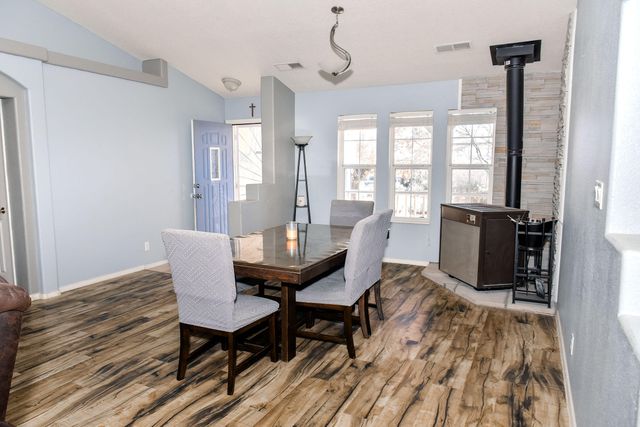 513 9th Street NE, Rio Rancho, NM 87124