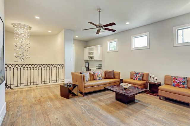 5655 Locke Lane, Houston, TX 77056