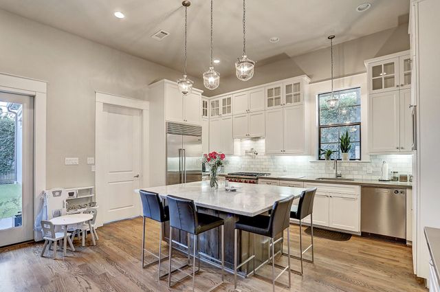 5655 Locke Lane, Houston, TX 77056