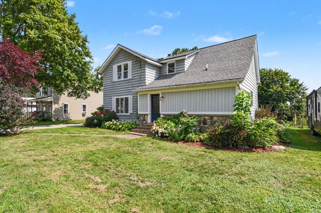 34 S Main Street Nw, Casnovia Twp, MI 49318