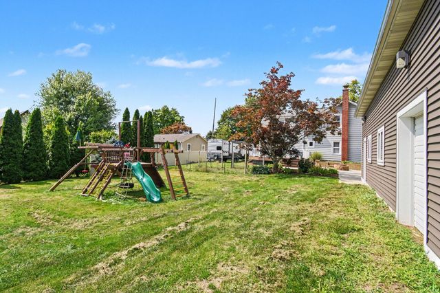 34 S Main Street Nw, Casnovia Twp, MI 49318
