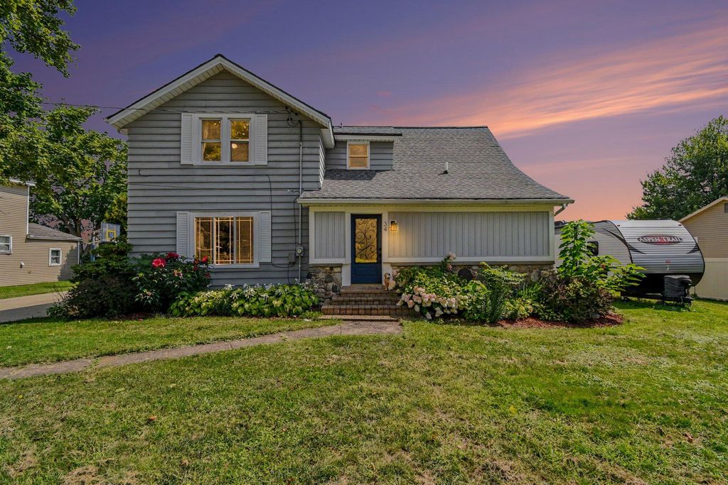 34 S Main Street Nw, Casnovia Twp, MI 49318
