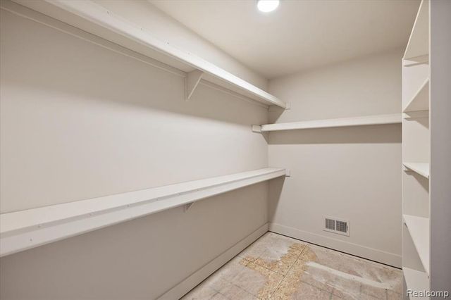 50386 Mistwood Drive, Macomb, MI 48042