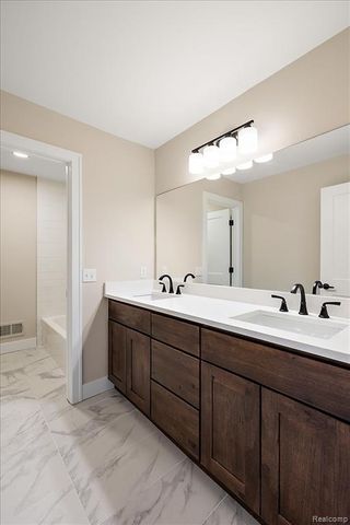 50386 Mistwood Drive, Macomb, MI 48042