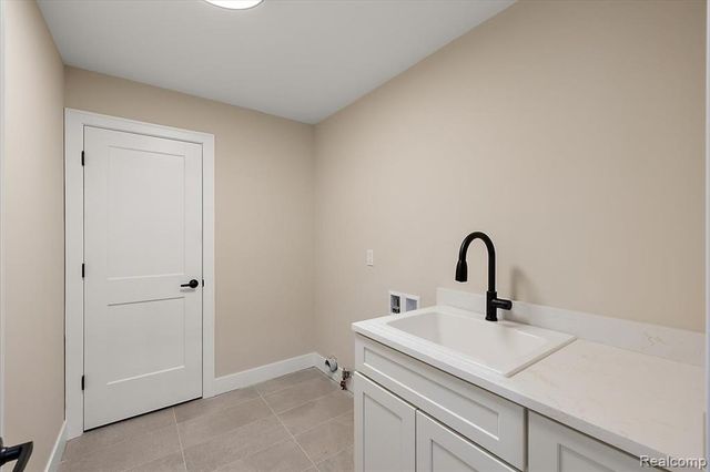 50386 Mistwood Drive, Macomb, MI 48042