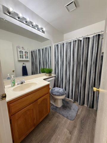 9873 Ferrel Ct, Delhi, CA 95315