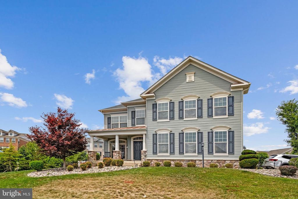 Image 2 of property listing at 2079 BAGPIPE LN, Waldorf, MD 20601