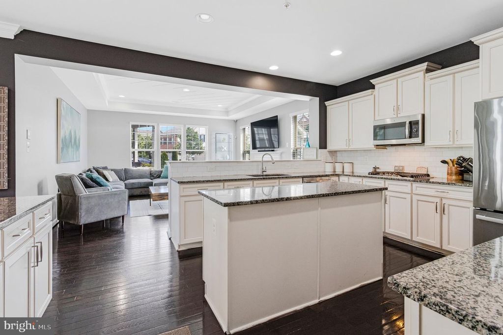 Image 15 of property listing at 2079 BAGPIPE LN, Waldorf, MD 20601