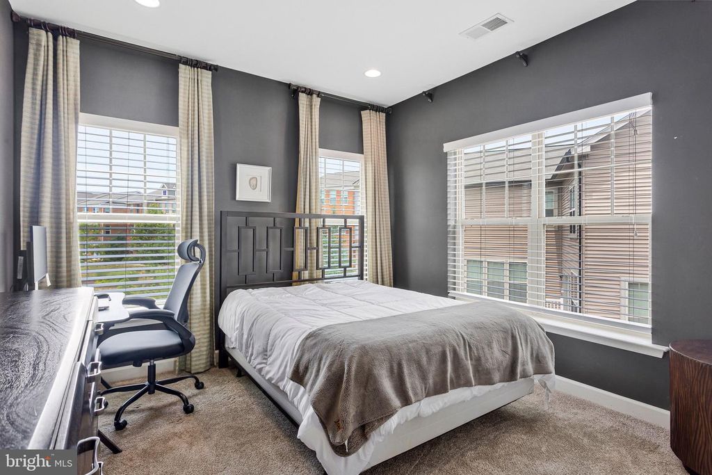 Image 23 of property listing at 2079 BAGPIPE LN, Waldorf, MD 20601