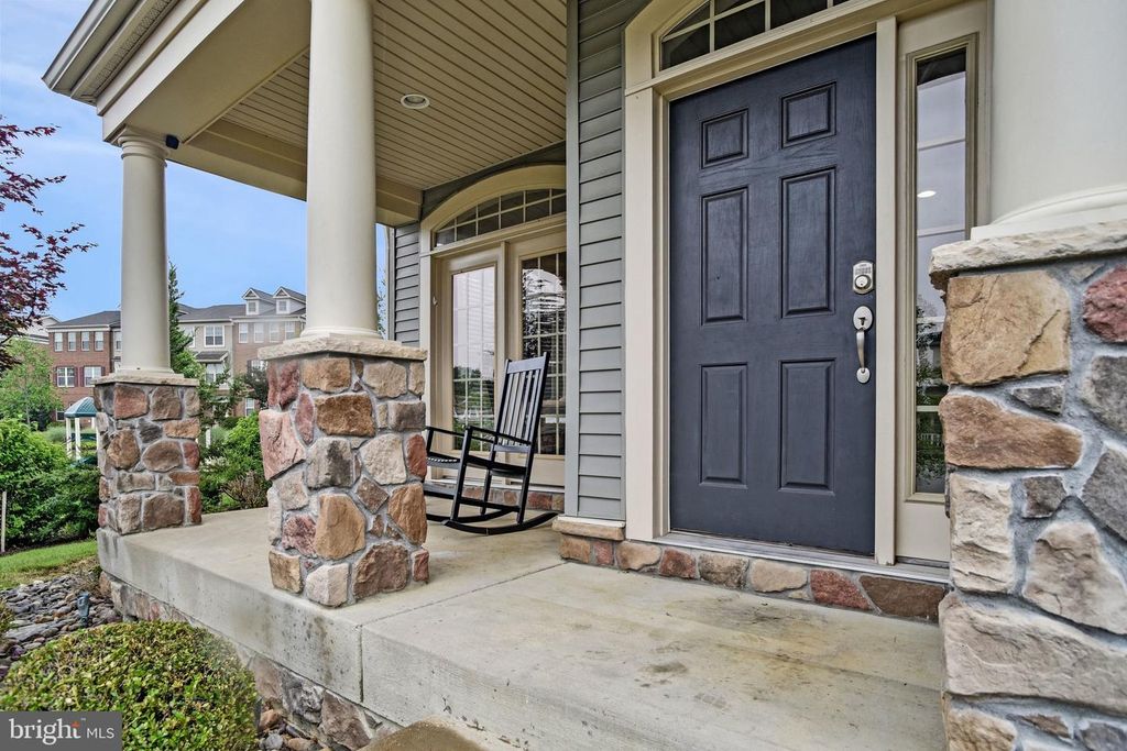Image 4 of property listing at 2079 BAGPIPE LN, Waldorf, MD 20601
