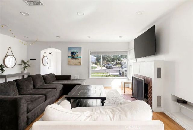 860 N Grand Street, Orange, CA 92867