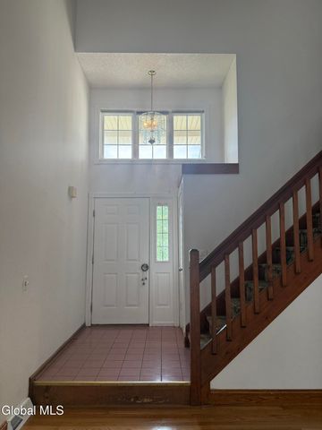 5 Crowsnest Court, Halfmoon, NY 12188