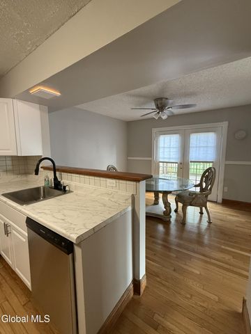 5 Crowsnest Court, Halfmoon, NY 12188