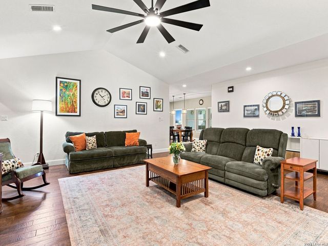 1711 Mountain Springs, Canyon Lake, TX 78133