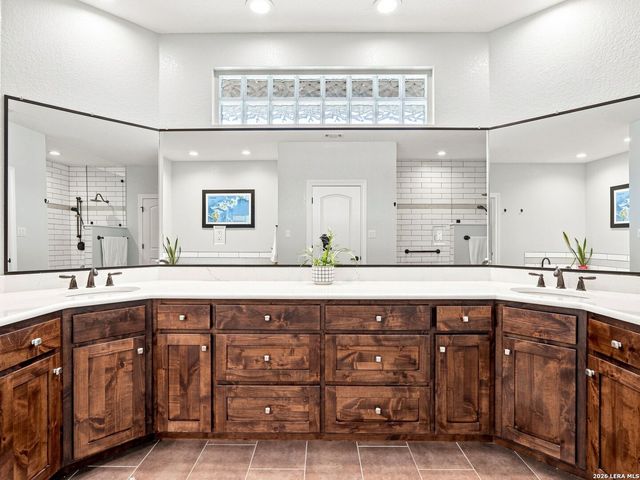 1711 Mountain Springs, Canyon Lake, TX 78133