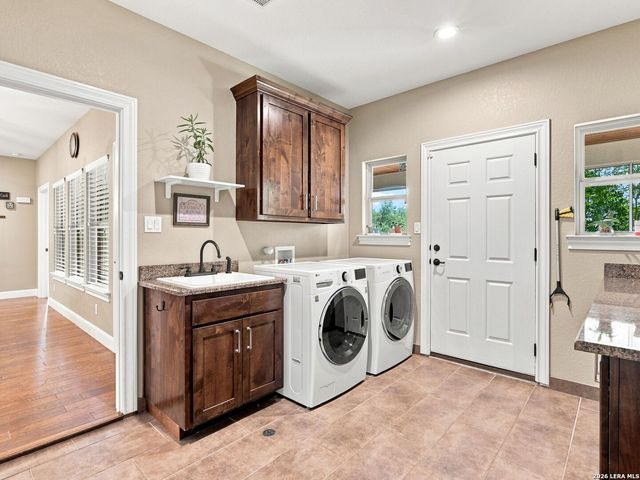 1711 Mountain Springs, Canyon Lake, TX 78133