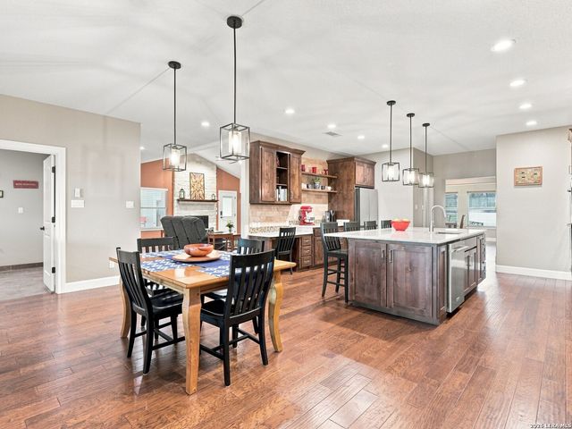 1711 Mountain Springs, Canyon Lake, TX 78133