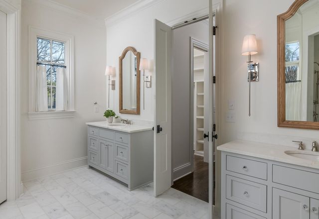 960 Battery Ln, Nashville, TN 37220