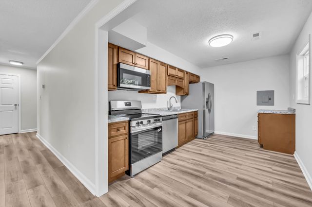 302 Plantation Dr, Clarksville, TN 37042