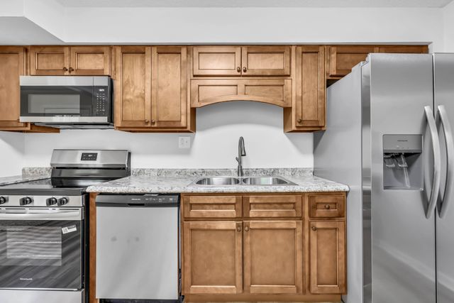 302 Plantation Dr, Clarksville, TN 37042