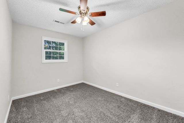 302 Plantation Dr, Clarksville, TN 37042