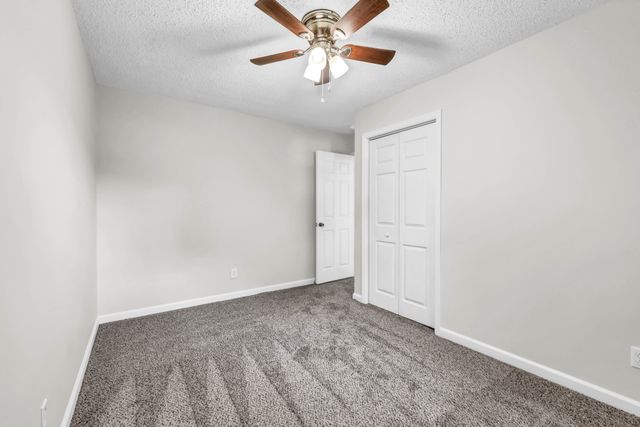 302 Plantation Dr, Clarksville, TN 37042